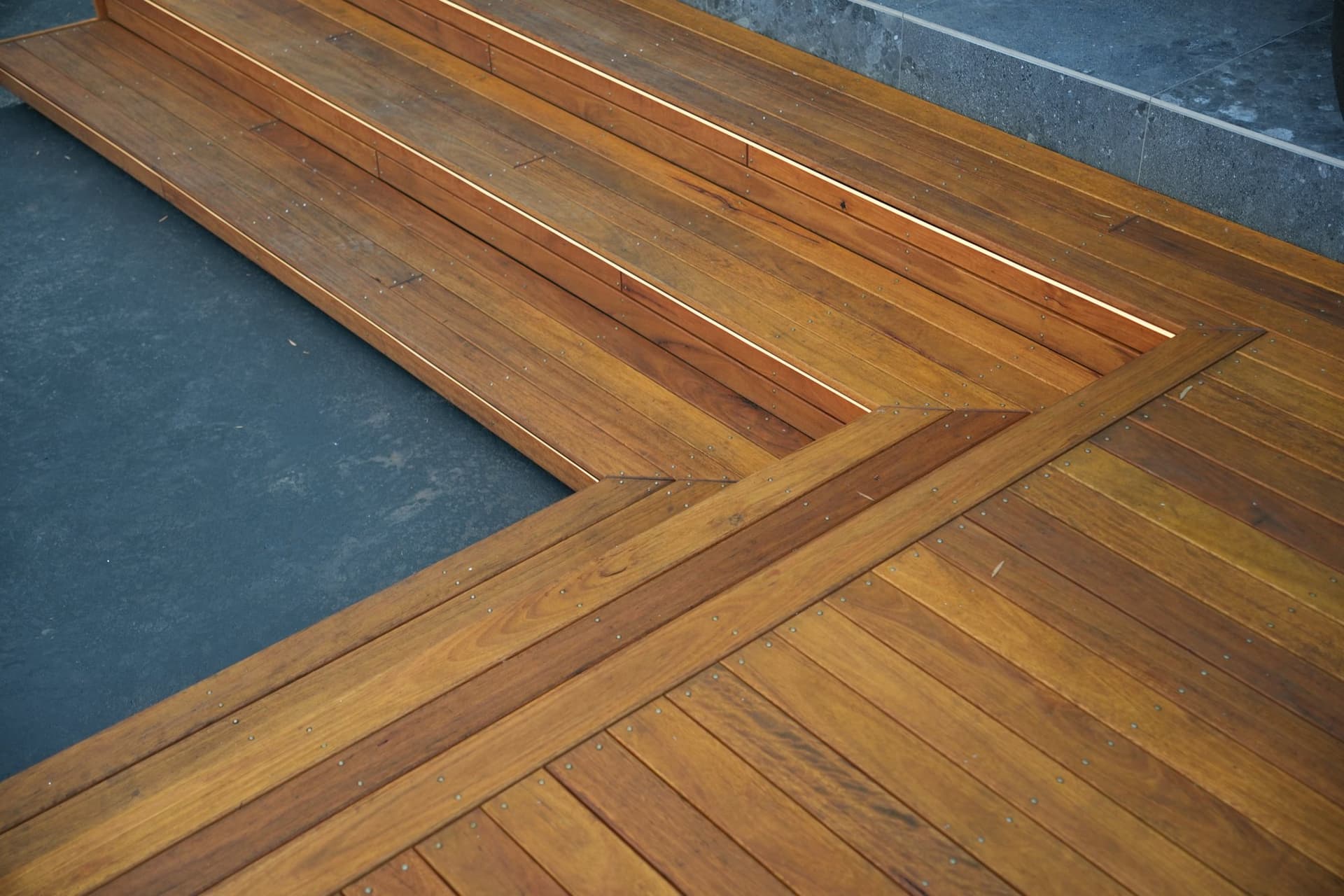 Mitred picture-frame corner joint detail on a JTR Built deck